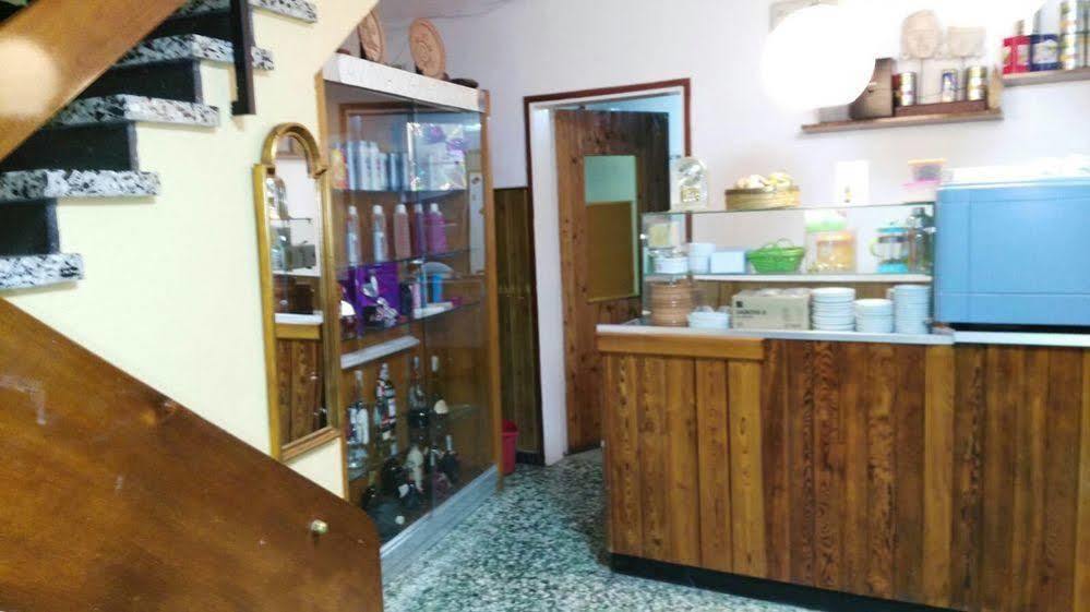 Hostal Creus روساس المظهر الخارجي الصورة