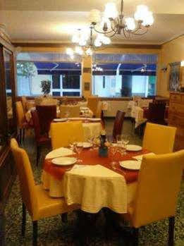 Hostal Creus روساس المظهر الخارجي الصورة